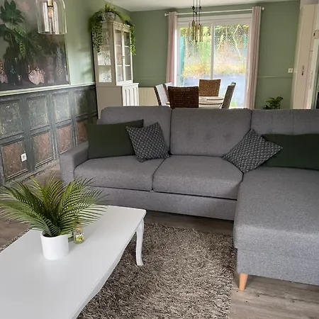 別荘 Agreable Maison De Avec Jardin + Garage. Coulaines